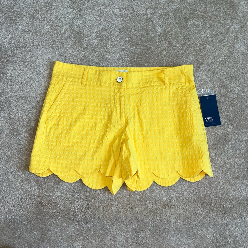 NWT Crown and Ivy Yellow Scalloped Hem Women Shorts